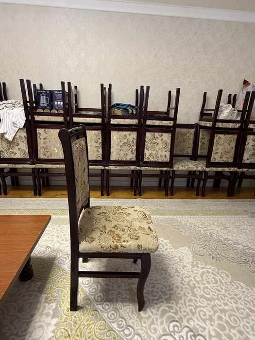 Стол для гостей хороший