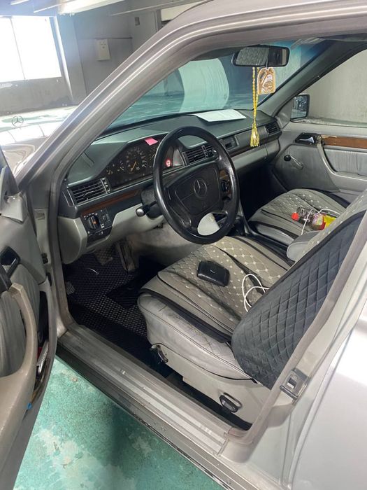 Мерседес Е220 w124