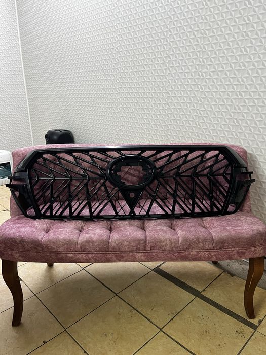 Решетка радиатор Land Cruiser 200