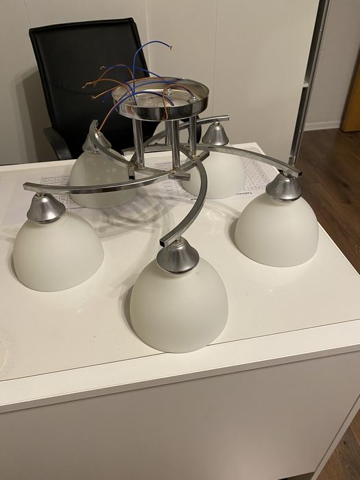 Продаю люстру потолочную