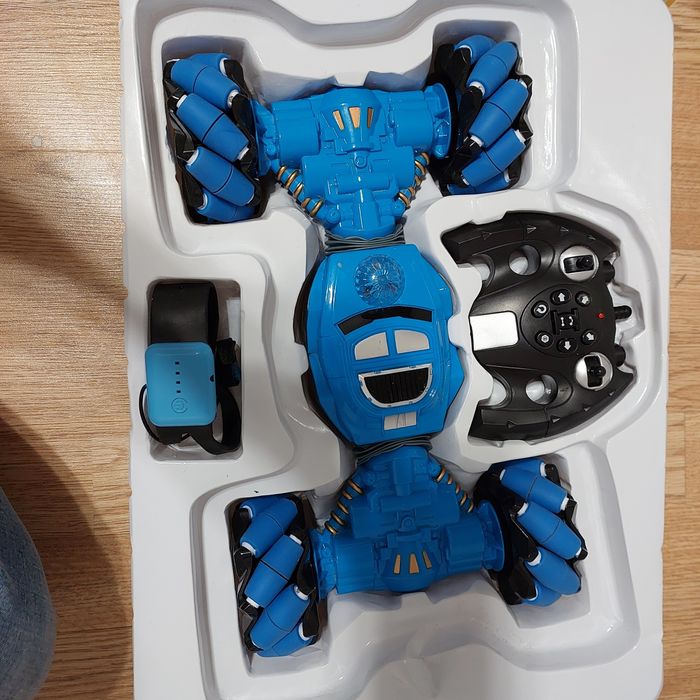 Продам машинку радиоуправляемою