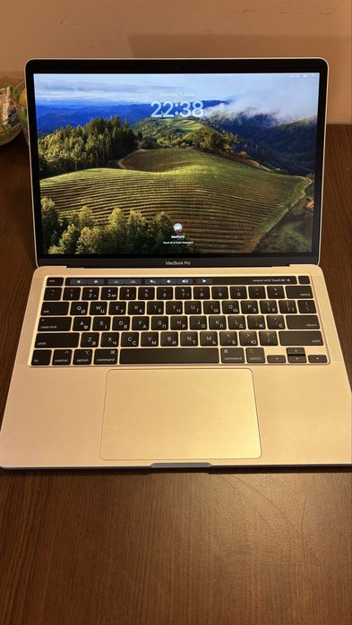 Vând MacBook Pro 13 2020 32GB 1TB