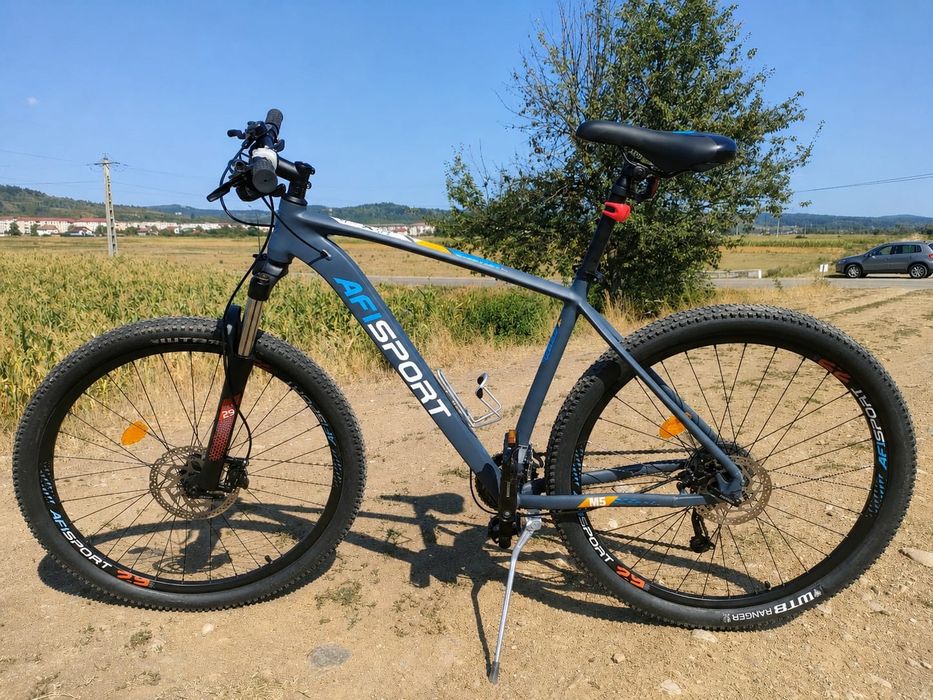 Vand bicicleta cu roti pe 29"