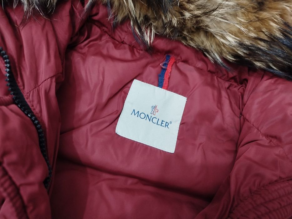 Женская куртка от бренда Moncler