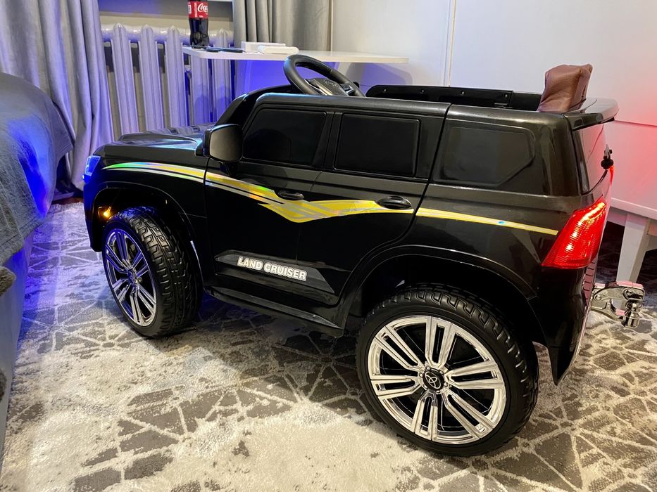 Детская машинка электрокар