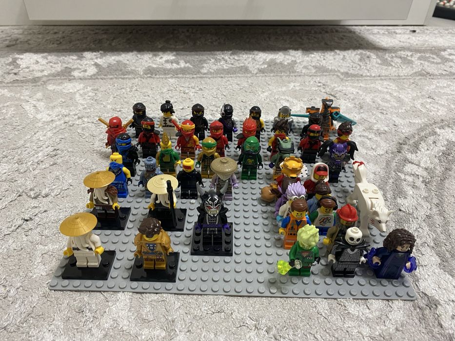 Продам лего  фигурки