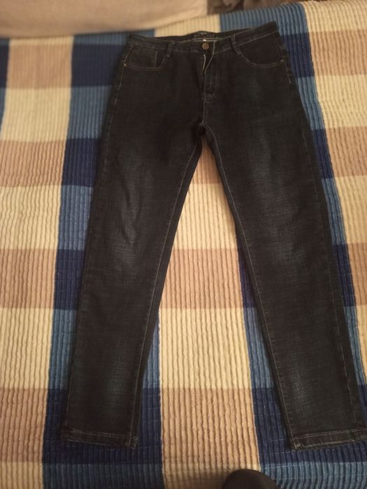 Отдам джинсы 2 пары с ремнем