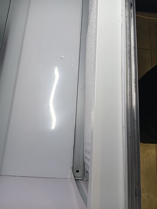 Срочно продам десертный холодильник