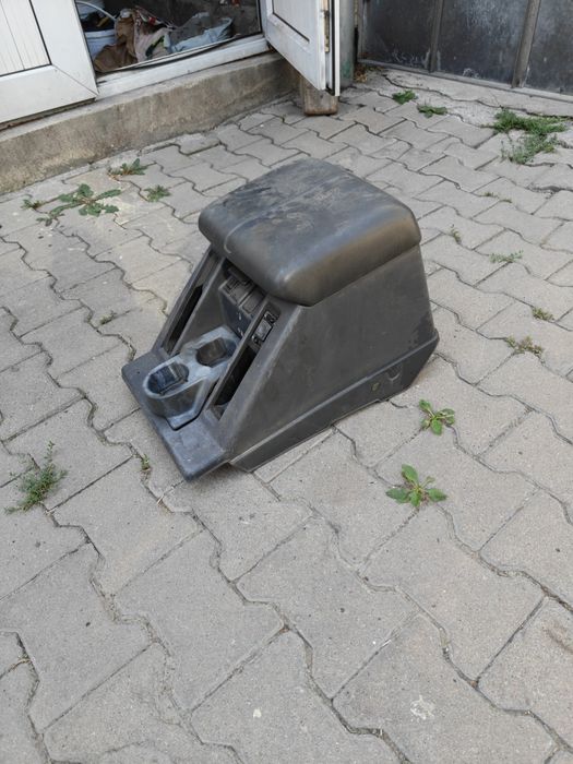 Подлокотник Ниссан сафари