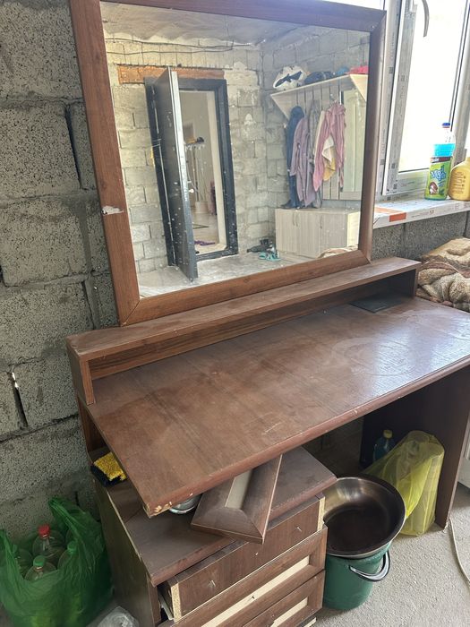 Тумба продается с зеркалом