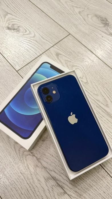 Айфон 12 в синем цвете