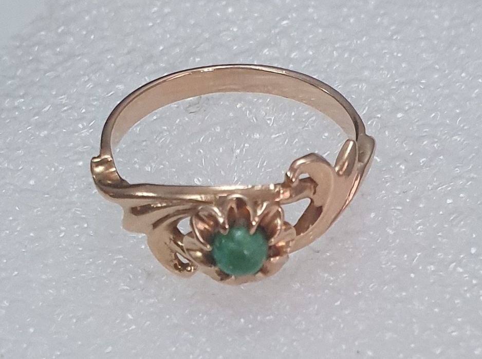 Кольцо     золотое.