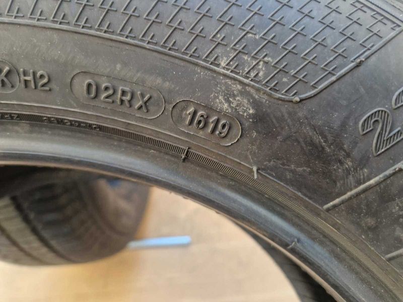 2 Kleber R17 235/65
всесезонни гуми
DOT1619
