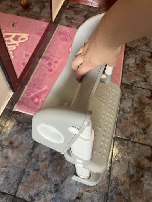 Vând reductor de baie cu scari de copii