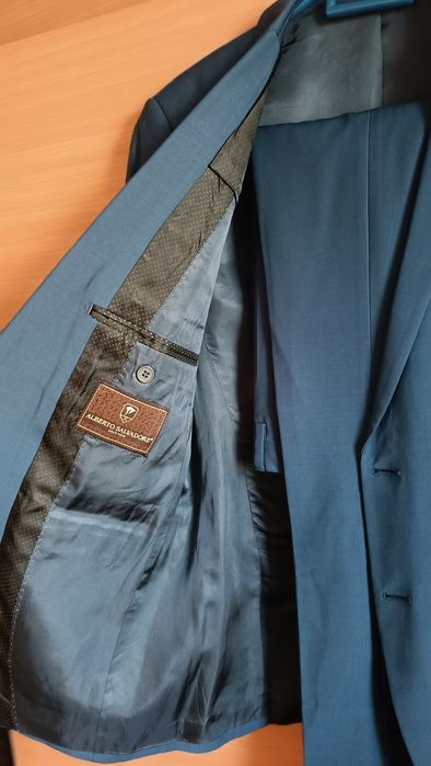 Продам мужские костюмы