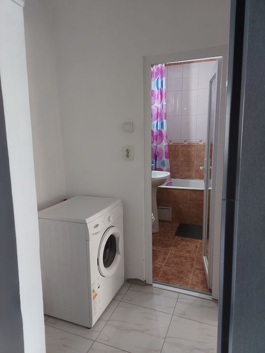 Închiriez apartament cu o camera