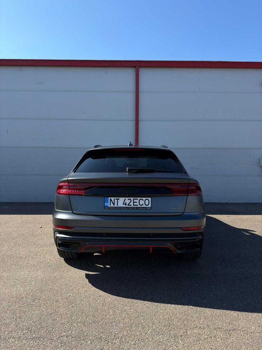 Audi Q8 S-Line - 33.500km. 55.000€ + TVA Deductibil