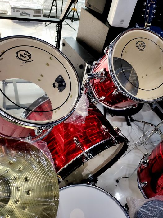 Ударная установка ( Барабаны)