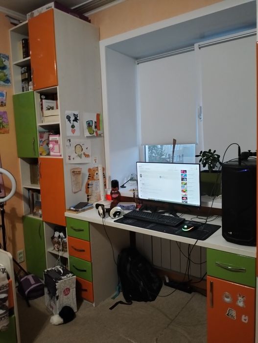 Детский гарнитур: пенал, стол, шкаф для одежды