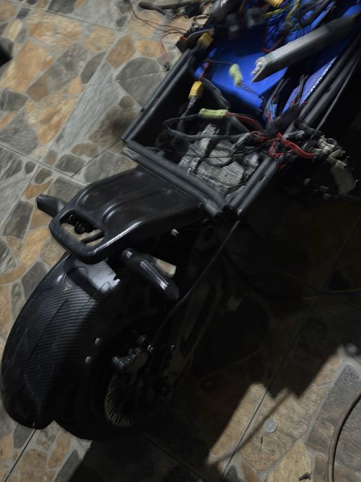 Vând trotineta boyueda s5-11 6000w 60v 38.8ah