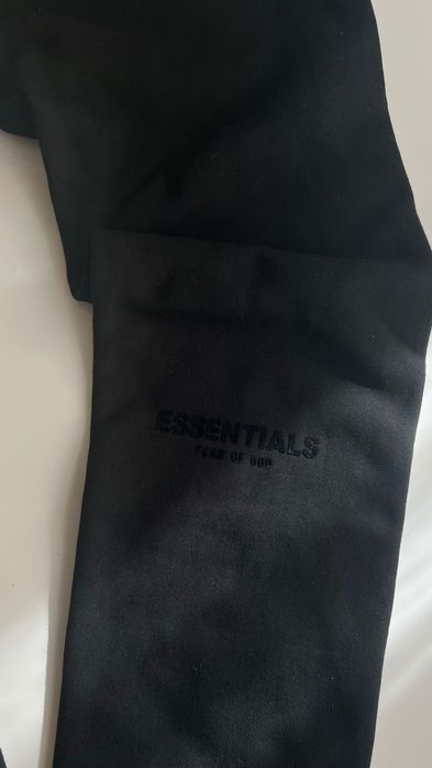 Памучен Essentials черен сет- суичер и панталон. Размери S и M.