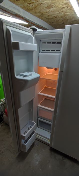 Холодильник Samsung Side by side
