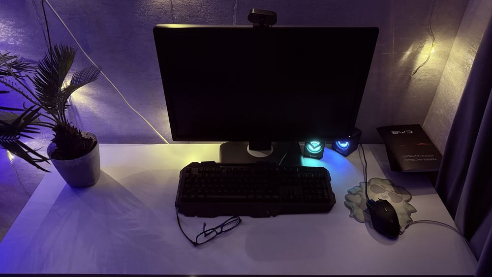 Продам компьютерный стол