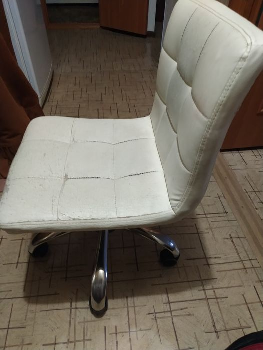 Стул крутящийся.  .б/у.