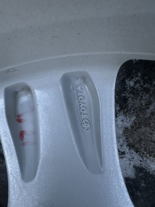 Р16 Тойота оригинал без шин