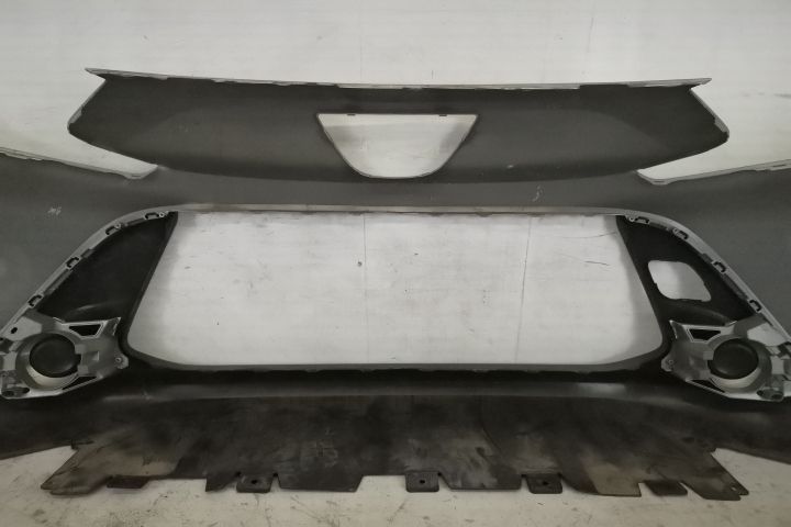 Предна Броня Оригинална С Предна Престилка В Добро Състояние Тойота Ай