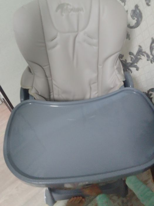 Стол детскии для сиденья до 3лет