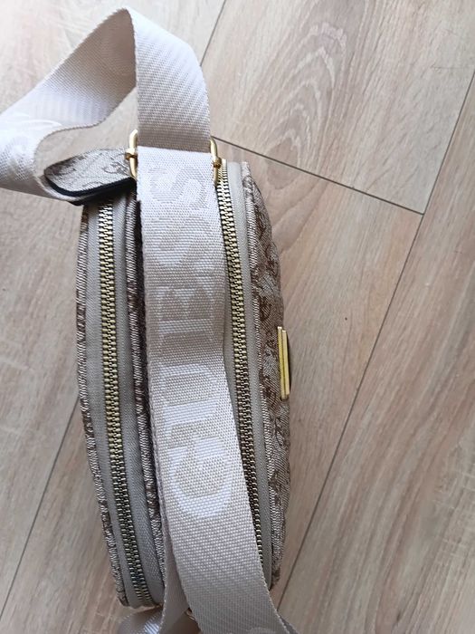 Geanta Guess practica