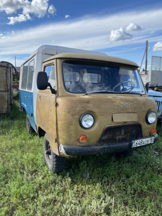 Продам спец машины Уаз автоклуб и 2 бензовоза