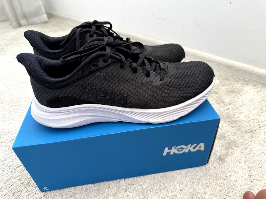 Adidasi HOKA - Noi, mas. 43-44, Redus de la 800 la 425 de ron,  greutate 240 grame