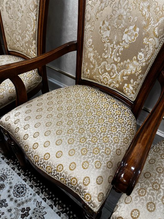 Стол и 12 стулья