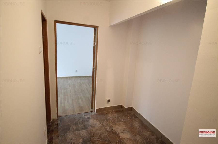 Proprietar ofer spre închiriere apartament 2 camere semi-decomandat