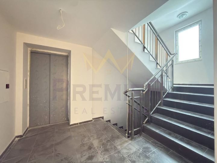 Тристаен в Бургас, Славейков