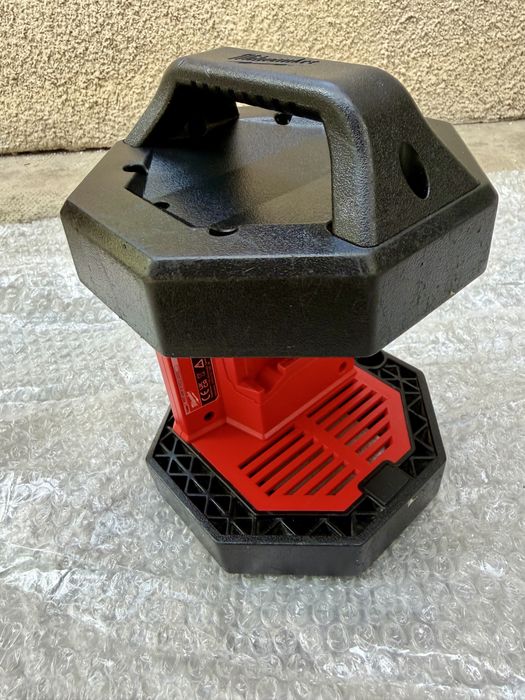 Lanterna Milwaukee M18 AL