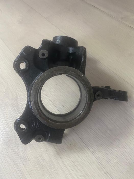 Продам цапфу на шкода рапит 2015  левый сторона хорошом состояния