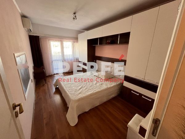 Продава се Тристаен апартамент в Бургас, Възраждане - 100 кв.м за 2300 €/кв.м - Снимка #3