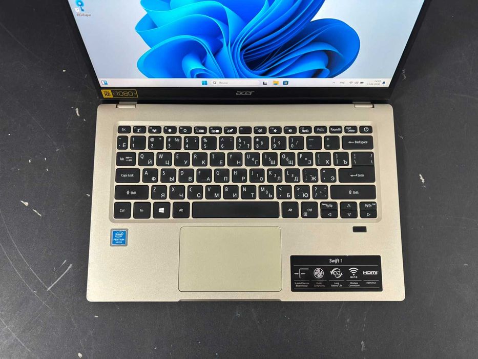 Ноутбук Acer в идеальном состояний. работает шустро