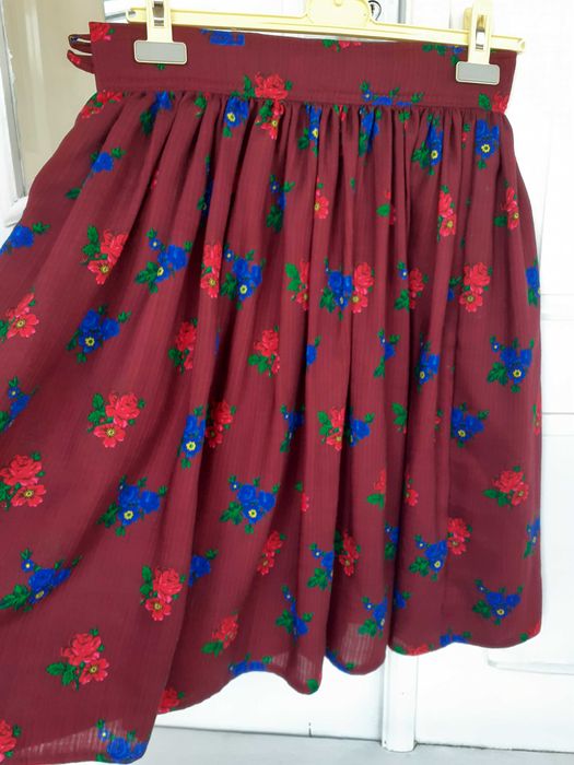 Sumna de par cu flori