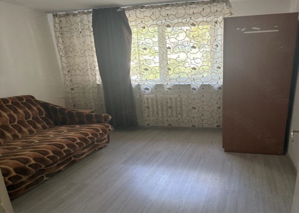 Închiriez apartament 3 camere Trivale 1700