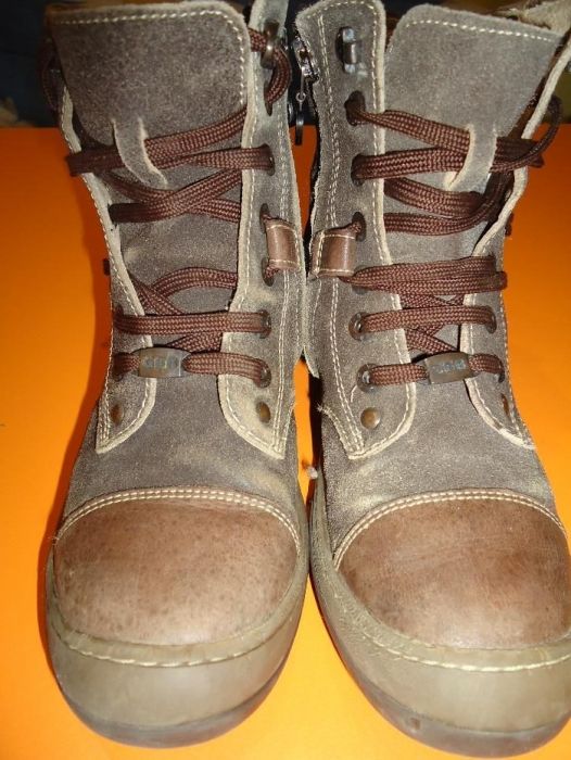 Боти -естествена кожа  шити -номер 32