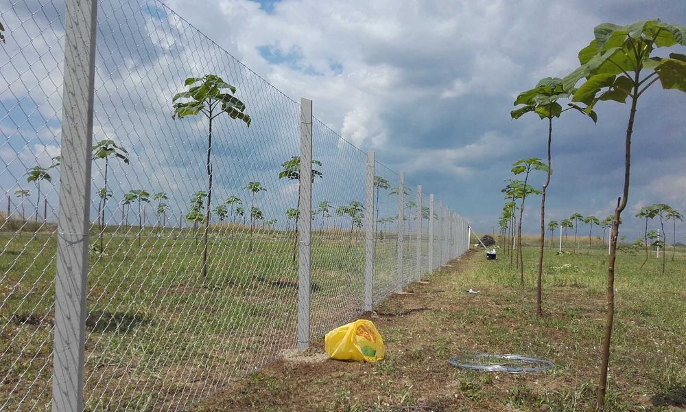 Executam garduri din stalpi de beton sau vindem stalpi gard / vie