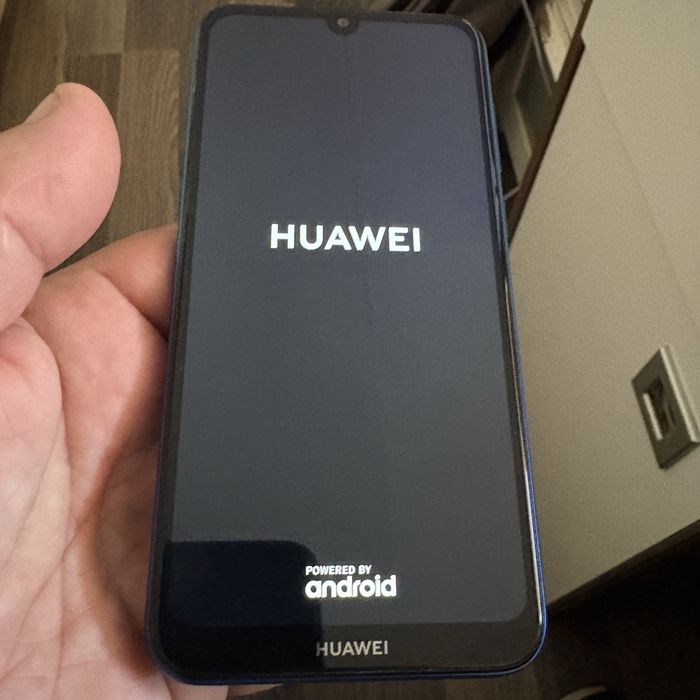 Huawei Y17 2019 si Motorola G play