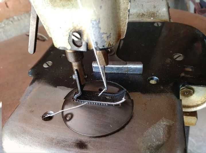 Сингер - стара антика - едноконечна " SINGER 240 - D13 " шапкарка