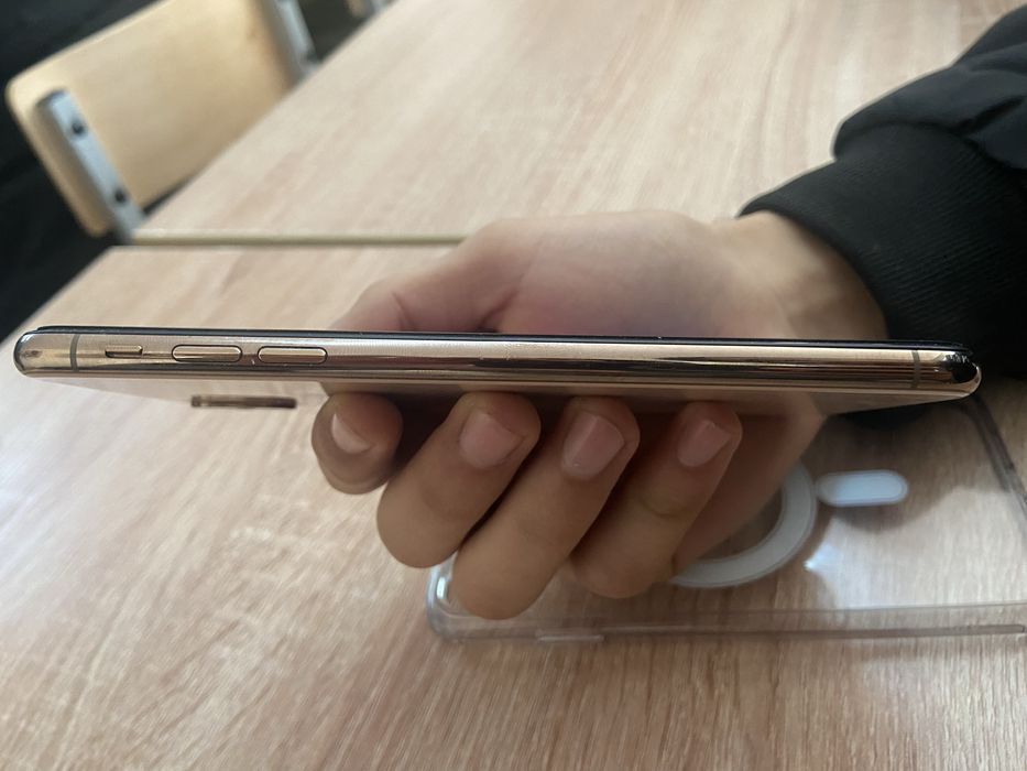 iPhone Xs max gold