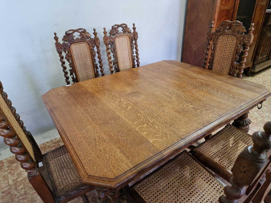Великолепно резбована френска ренесансова трапезна маса