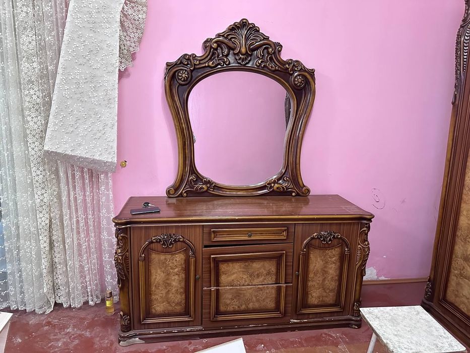 Продаётся Спальный гарнитур мебель